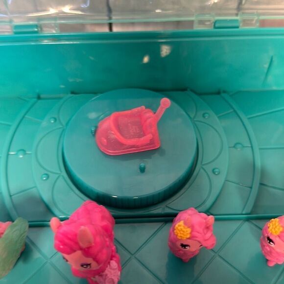 Hatchimals Colleggtibles Rainbow-cation llama Family with Case Spin Master - Picture 7 of 10